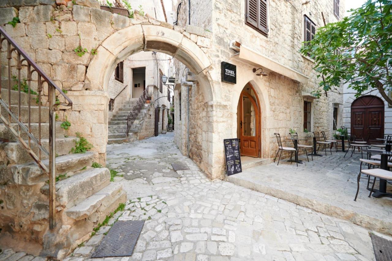 Palace Derossi Trogir Exterior foto
