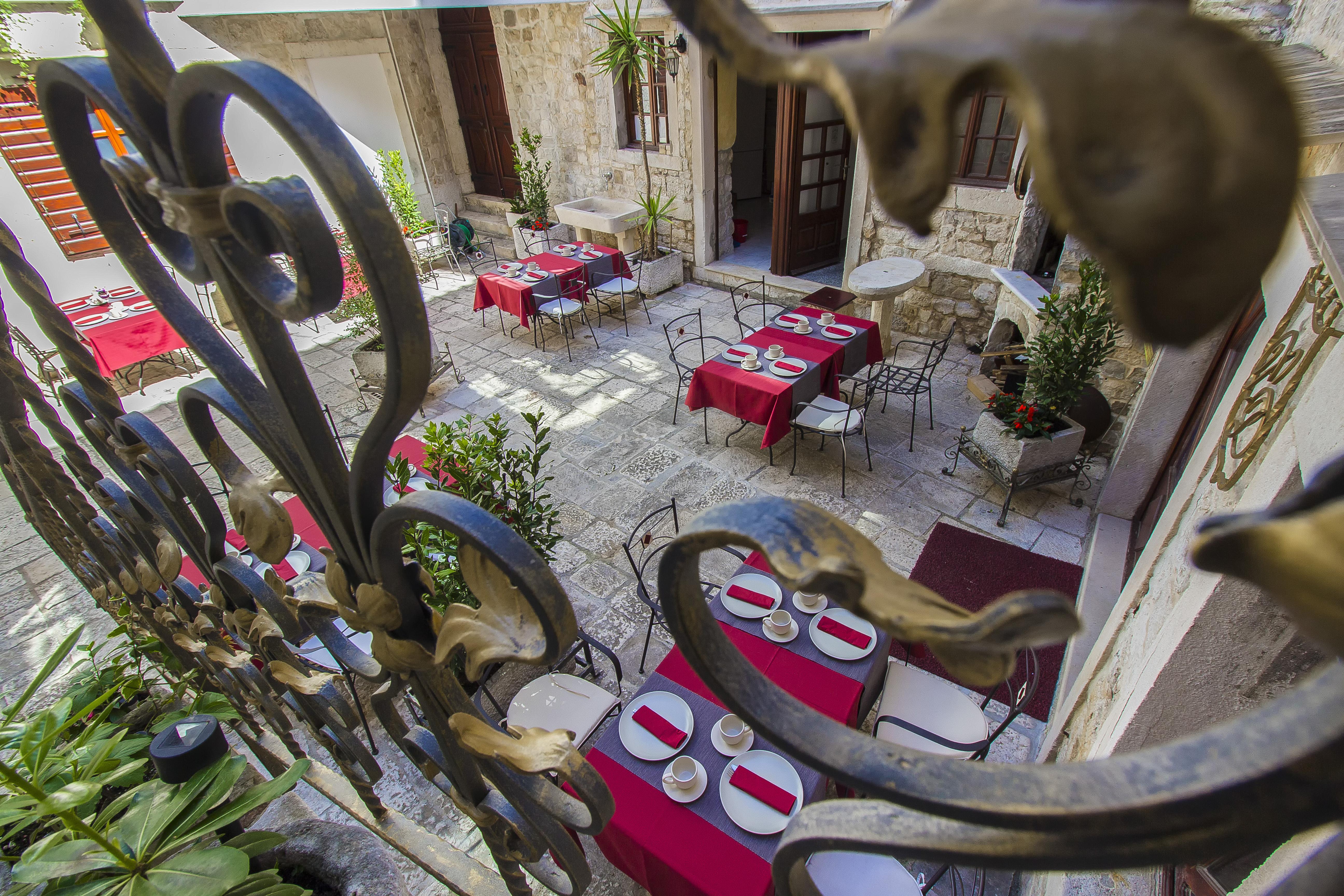 Palace Derossi Trogir Exterior foto