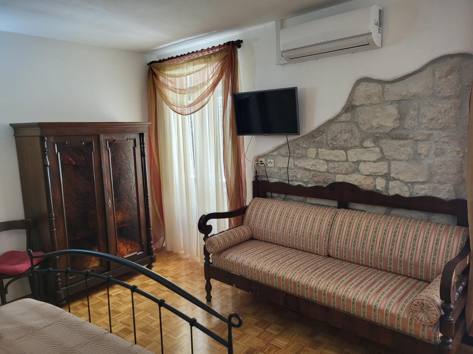 Palace Derossi Trogir Exterior foto