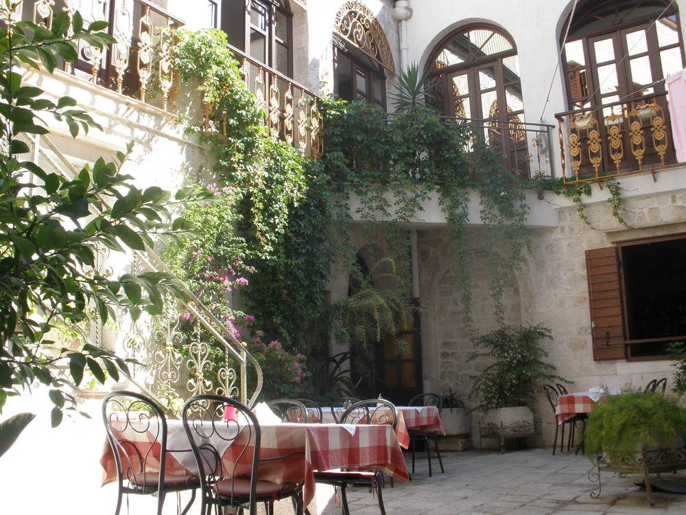 Palace Derossi Trogir Exterior foto