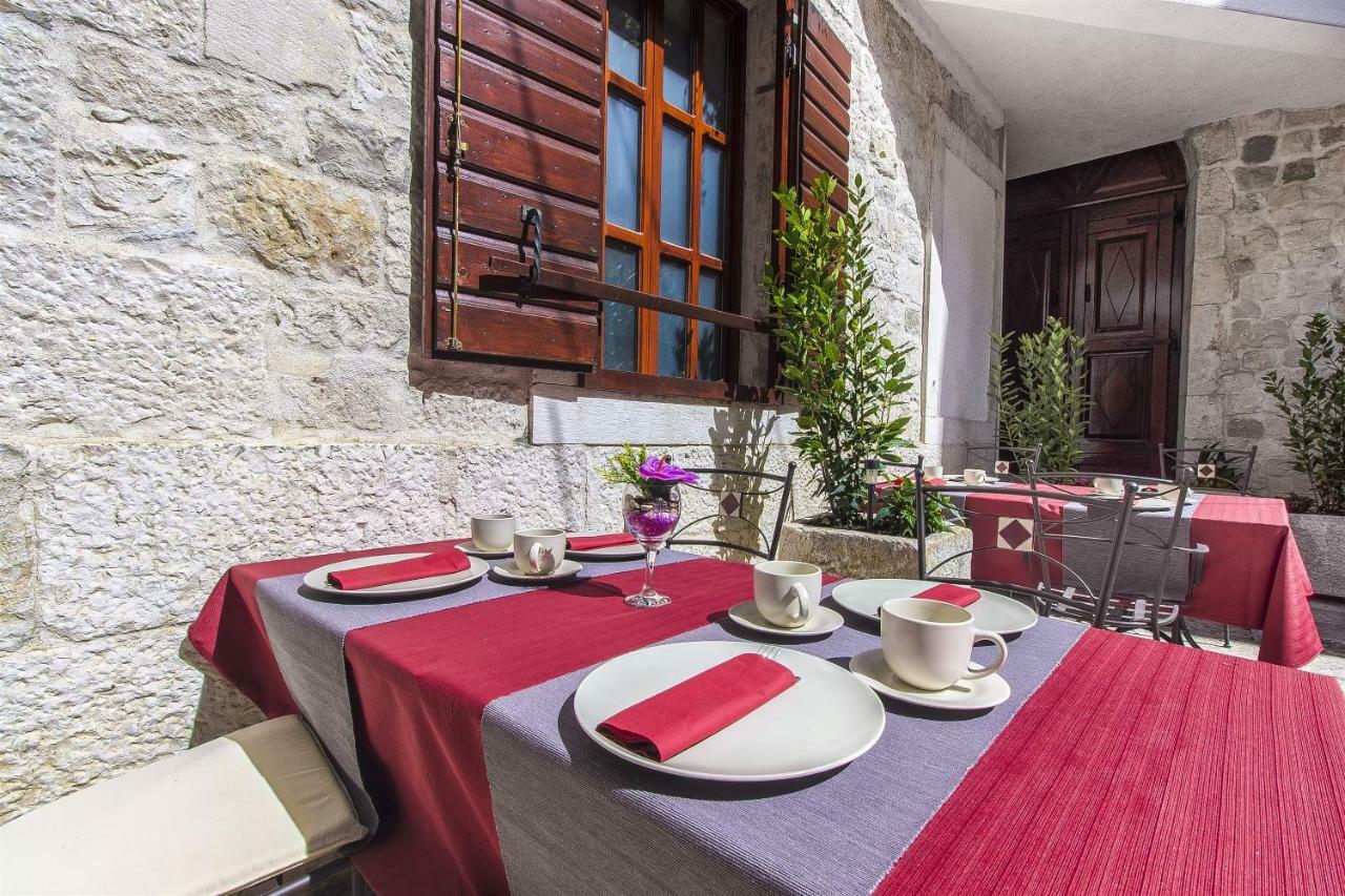 Palace Derossi Trogir Exterior foto