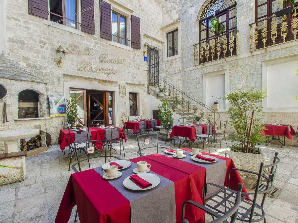 Palace Derossi Trogir Exterior foto