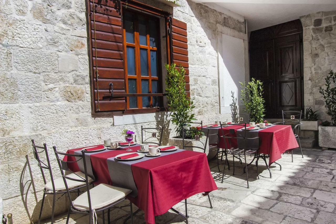 Palace Derossi Trogir Exterior foto